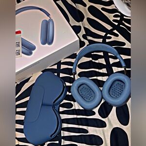 Apple AirPods Max Over-Ear Headphones - BLUE